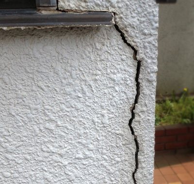 ご注意ください 外壁の亀裂 クラック Npo法人 空家 空地管理センター