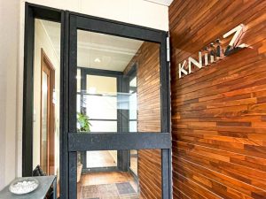 株式会社KNiiiZ